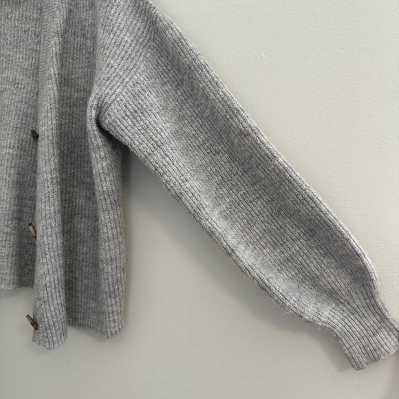 Reitmans  Women’s Medium Light Gray Long Sleeve Button Up Cardigan - Picture 5 of 6